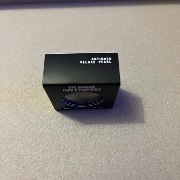 MAC Cosmetics Eyeshadow in Antiqued - Picture 2 of 3